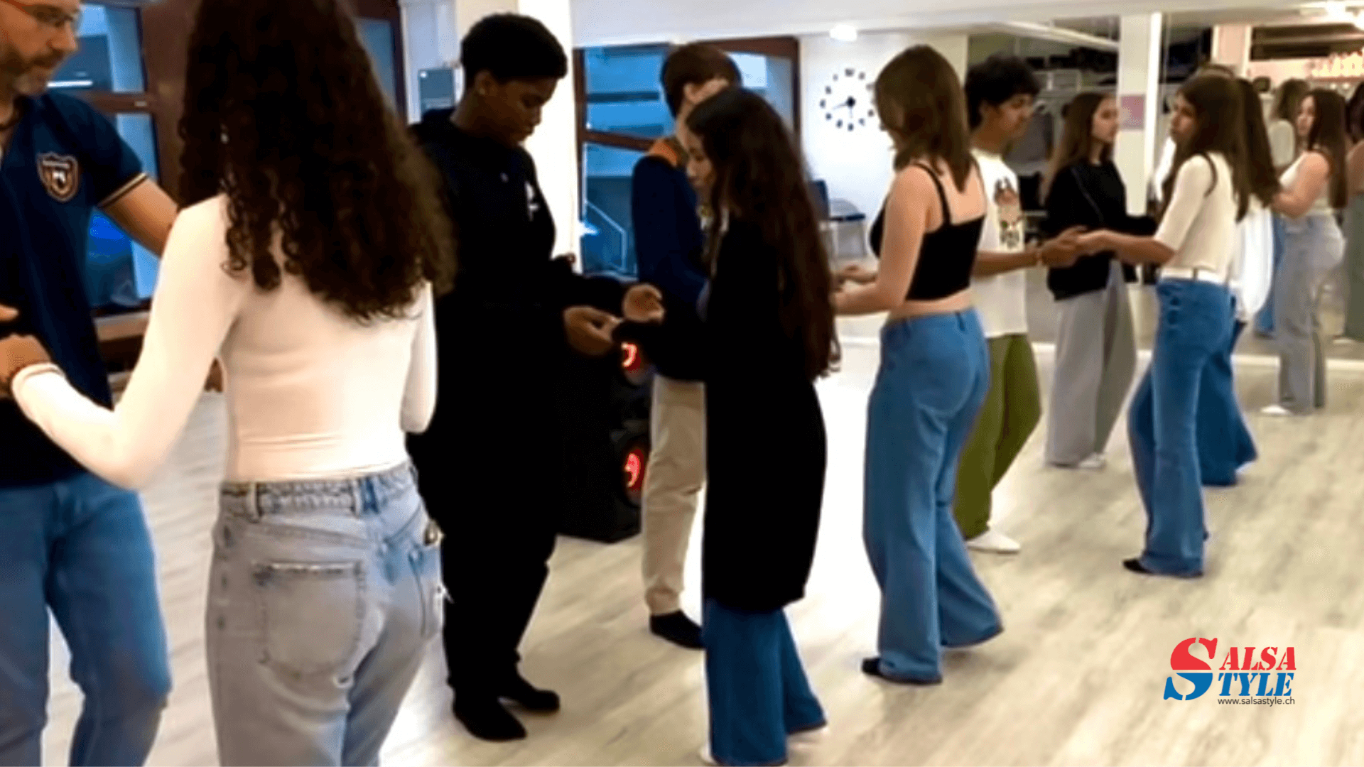 Cours de danse salsa pour adolescents à Genève – Salsa Style
