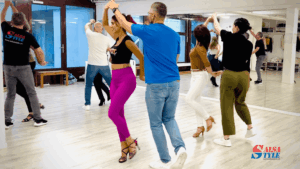 Cours de salsa collectif à l'école Salsa Style Genève
