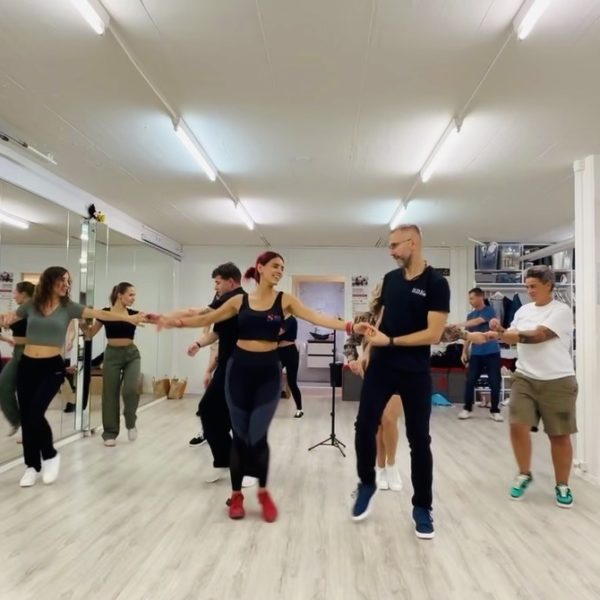 Cours de bachata en groupe au studio Salsa Style de Petit-Lancy à Genève